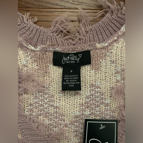 Sweater size small . New with tags . - Picture 2 of 3